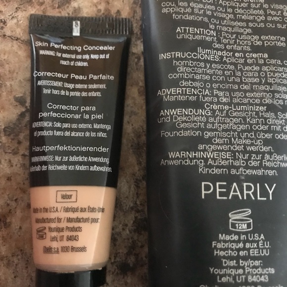 Younique set with makeup sold - Picture 3 of 3